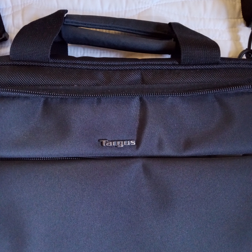 Targus Black Laptop Bag/Briefcase. - Picture 2 of 5
